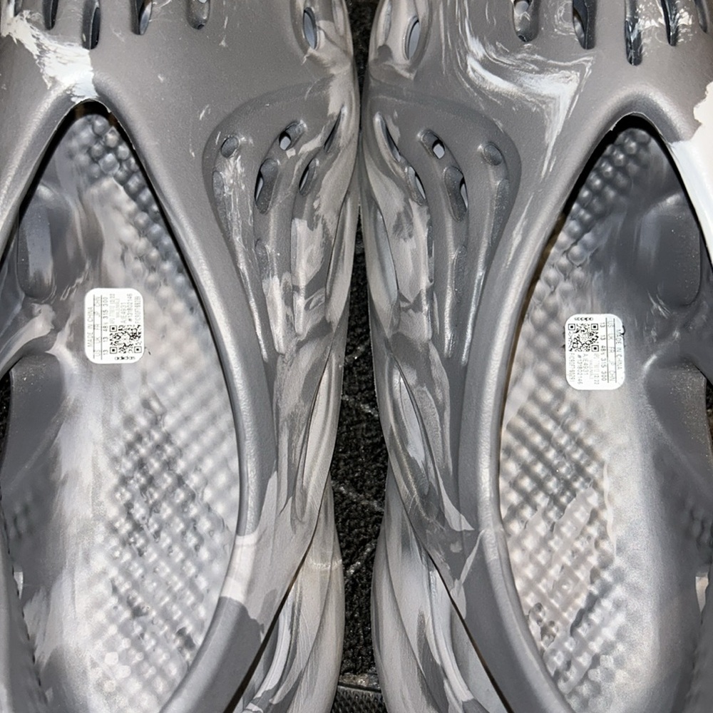 Mens Yeezy Foam Runner - Picture 3 of 5